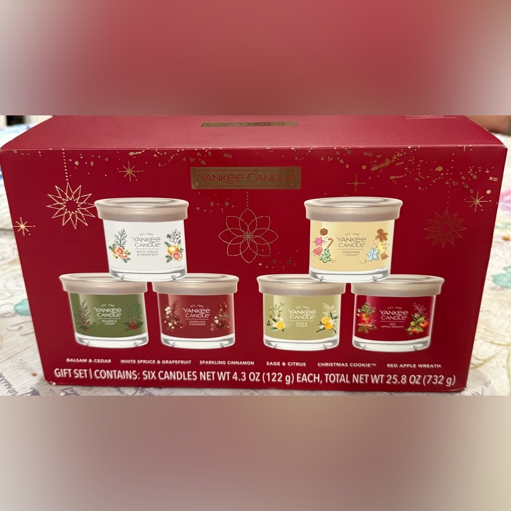 Yankee Candle Holiday Gift Set - Red, Green, Cream
